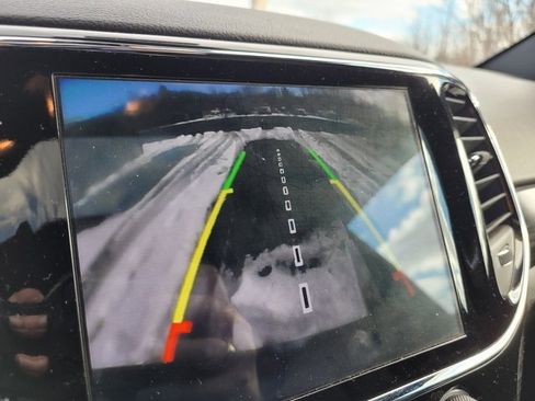 Used 2020 Jeep Grand Cherokee Altitude image 12