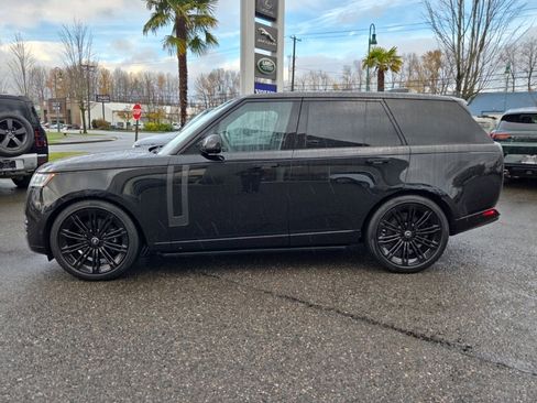 New 2025 Land Rover Range Rover SE image 2