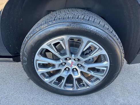 New 2025 GMC Yukon XL Denali w/ Sun & Power Step Package image 32