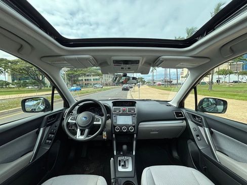 Used 2017 Subaru Forester 2.5i Premium image 12