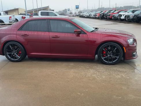 Used 2023 Chrysler 300 C image 2