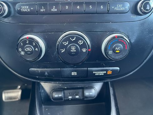 Used 2015 Kia Soul Base image 17