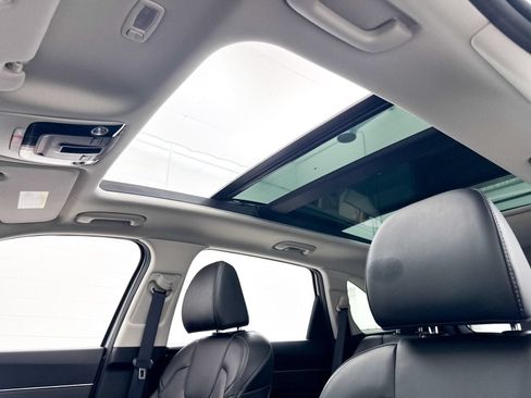 Certified 2025 Kia Sorento SX FWD image 1