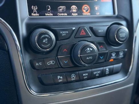 Used 2017 Jeep Grand Cherokee Altitude image 15