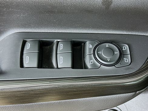 Used 2023 GMC Acadia SLT w/ Elevation Edition image 15