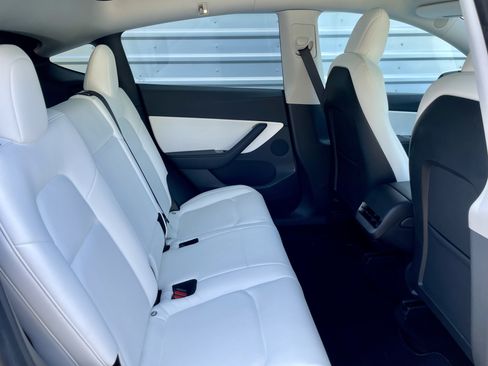 Used 2020 Tesla Model Y Long Range AWD/4WD image 34