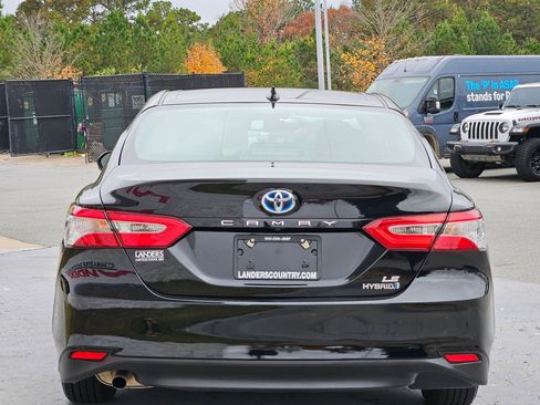 Used 2020 Toyota Camry LE image 6