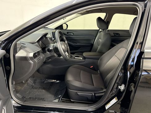 Certified 2025 Nissan Altima 2.5 S image 4