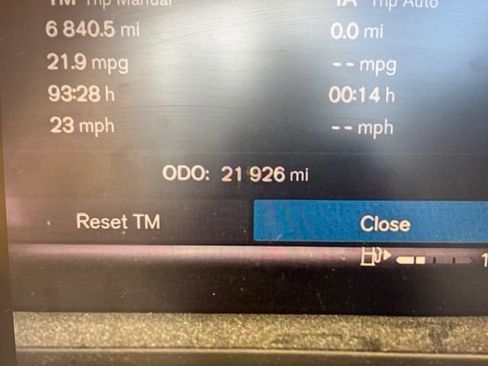 Used 2024 Volvo XC60 B5 Plus w/ Protection Package Premier image 3