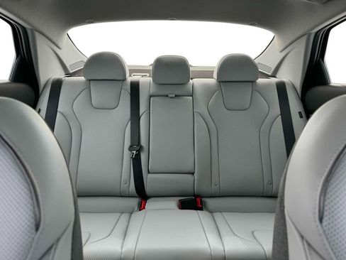 New 2025 Hyundai Elantra Limited FWD image 16