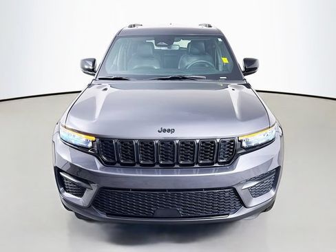 Used 2024 Jeep Grand Cherokee Altitude AWD/4WD image 2