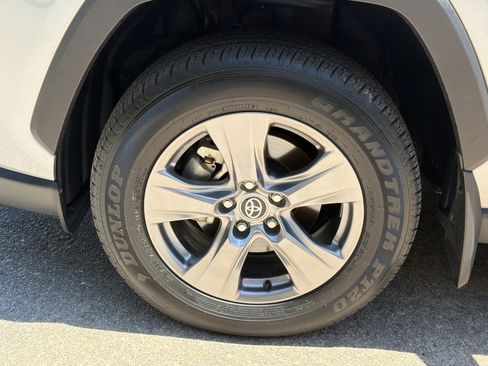 Used 2025 Toyota RAV4 LE AWD/4WD image 28