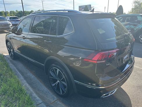 Used 2023 Volkswagen Tiguan SEL R-Line image 2