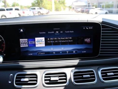 Used 2025 Mercedes-Benz GLS 580 4MATIC image 27