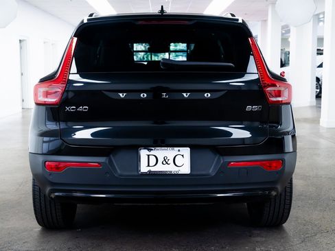 Used 2024 Volvo XC40 B5 Plus image 5