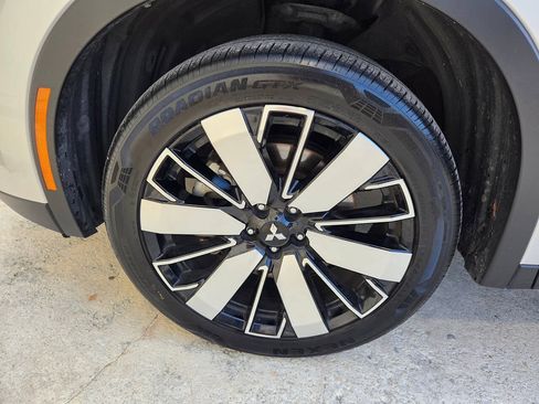 Used 2025 Mitsubishi Outlander SE FWD image 19