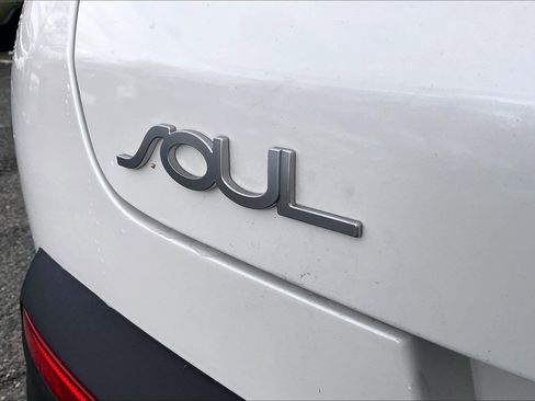 Used 2022 Kia Soul LX w/ Technology Package image 9