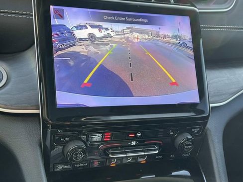 Used 2022 Jeep Grand Cherokee L Limited image 21