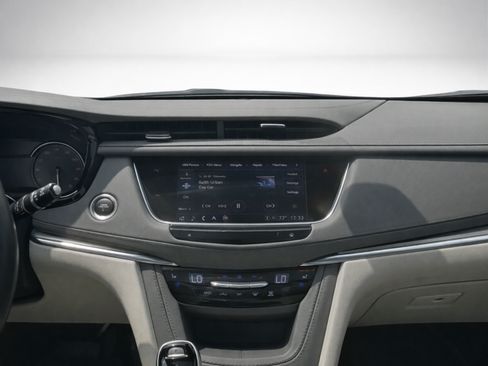 Used 2022 Cadillac XT5 Premium Luxury FWD image 11
