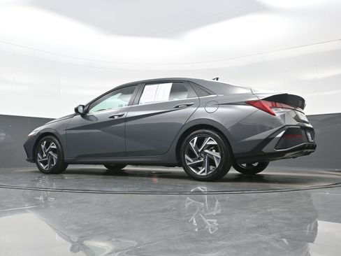 Used 2025 Hyundai Elantra Limited FWD image 29