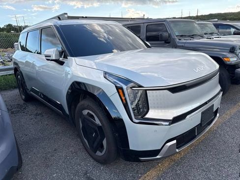 Used 2026 Kia EV9 Land AWD/4WD image 2
