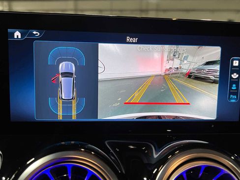 Used 2025 Mercedes-Benz GLB 250 image 35