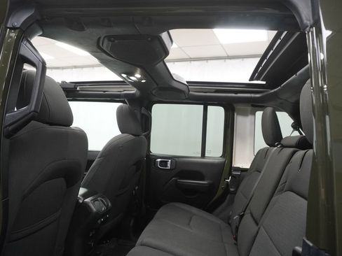 Certified 2023 Jeep Wrangler Unlimited w/ Sun & Screen Package AWD/4WD image 24