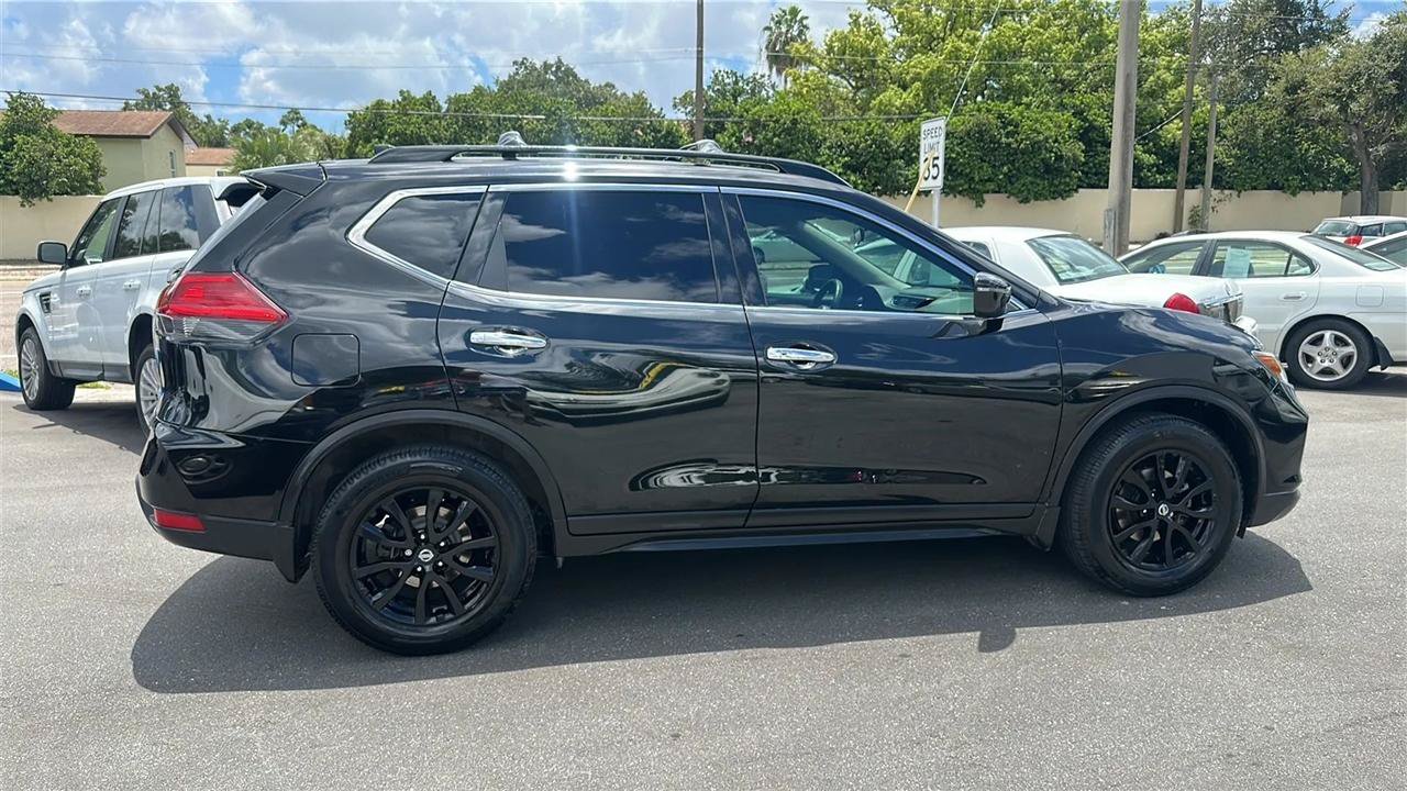 Used 2017 Nissan Rogue SV w/ Midnight Edition FWD image 7