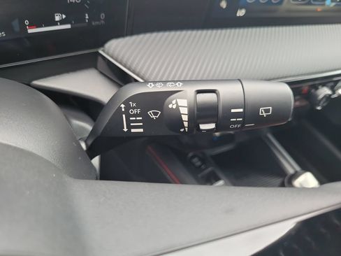 Used 2025 Nissan Kicks SR AWD/4WD image 17