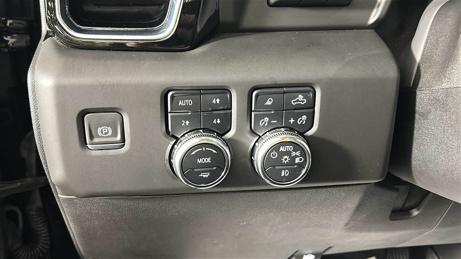 Used 2025 GMC Sierra 2500 Denali w/ Denali Reserve Package AWD/4WD image 24