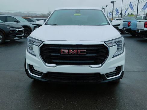 Used 2022 GMC Terrain SLE image 3