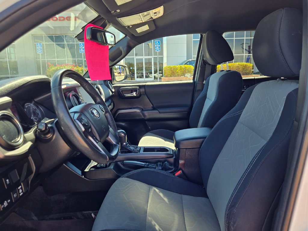 Used 2022 Toyota Tacoma TRD Off-Road w/ Technology Package RWD image 31