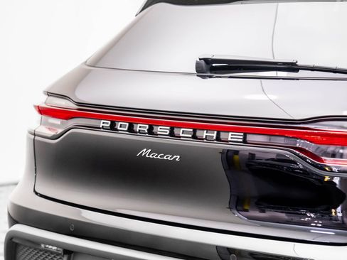 Certified 2026 Porsche Macan AWD/4WD image 31