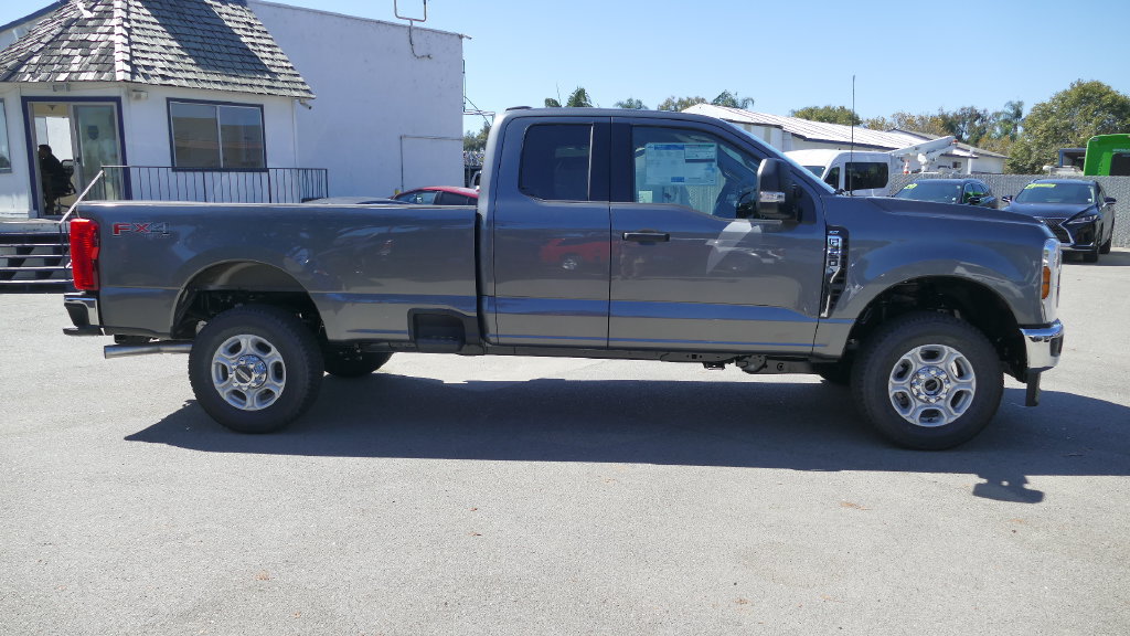 New 2026 Ford F350 XLT w/ FX4 Off-Road Package AWD/4WD image 3