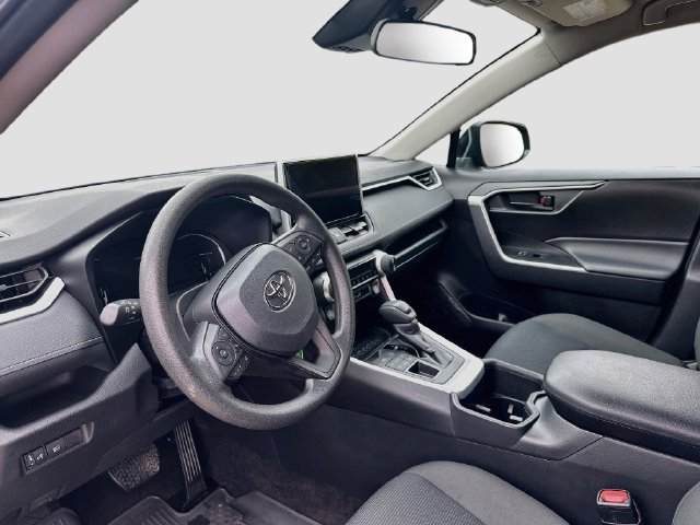 Used 2024 Toyota RAV4 LE AWD/4WD image 9