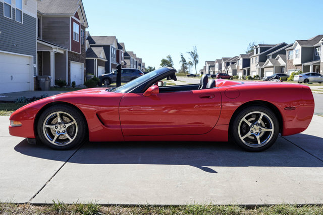 Used 1999 Chevrolet Corvette Convertible w/ Memory Pkg RWD image 2