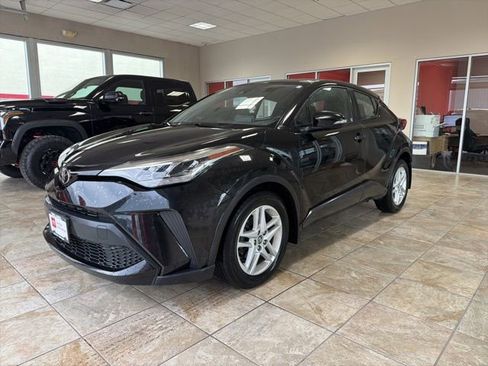 Used 2021 Toyota C-HR LE image 3