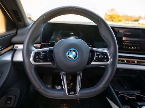 Used 2025 BMW i5 xDrive40 w/ M Sport Package image 27