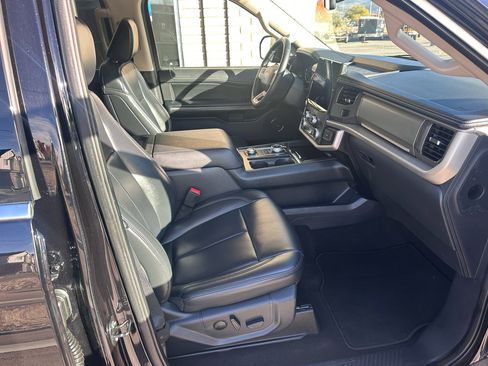 Used 2024 Ford Expedition Max XLT image 18