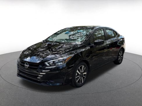 Used 2025 Nissan Versa SV FWD image 3