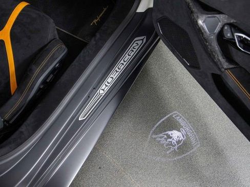 Used 2018 Lamborghini Huracan Performante image 24