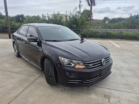 Used 2018 Volkswagen Passat 2.0T R-Line FWD image 4