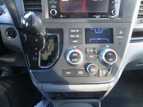 Used 2019 Toyota Sienna XLE FWD image 15