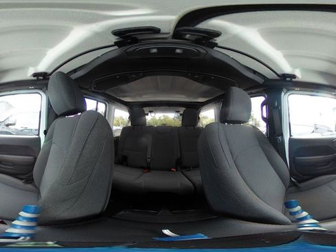 Used 2025 Jeep Wrangler Sahara image 41