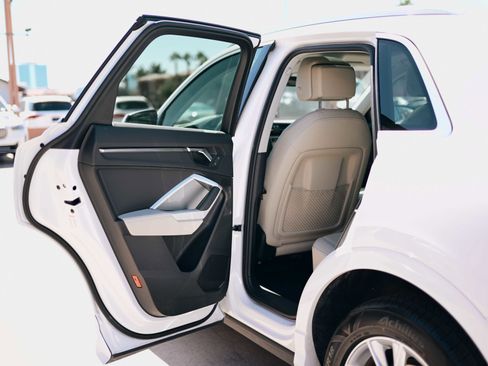 Used 2023 Audi Q3 2.0T Premium image 13