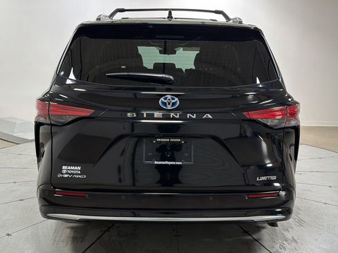 Certified 2025 Toyota Sienna Limited image 4