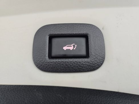 Certified 2019 Nissan Rogue SV w/ Sun & Sound Touring Package image 13