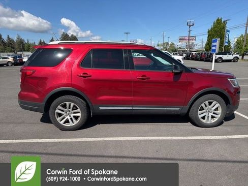 Used 2018 Ford Explorer XLT w/ Equipment Group 202A AWD/4WD image 13