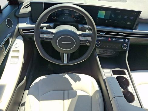 Used 2025 Hyundai Sonata SEL FWD image 11