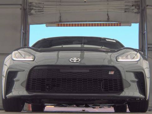 Used 2023 Toyota GR86 RWD image 5